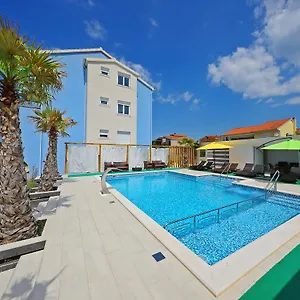  Apartment Nika
